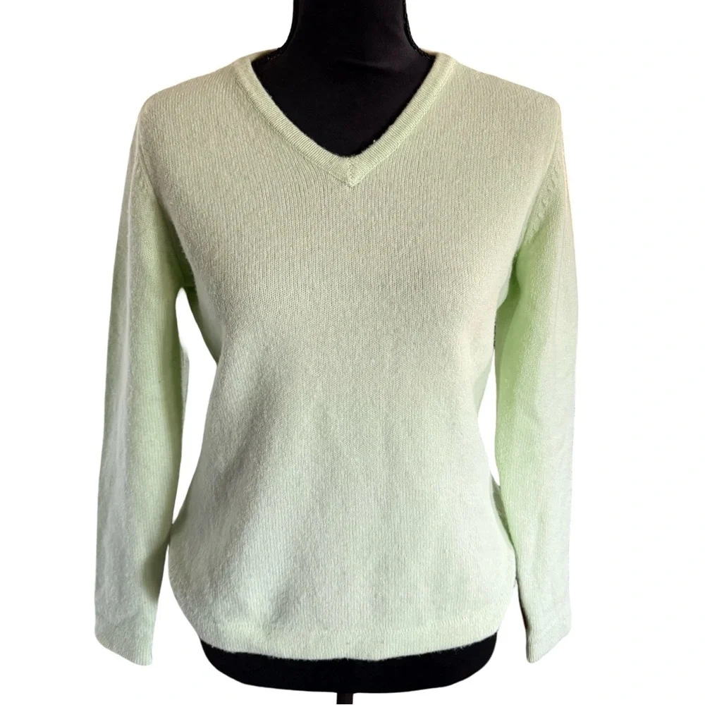 GAP 100% Lambswool V-Neck Sweater Sage Green Size Small Soft Lightweight Classic